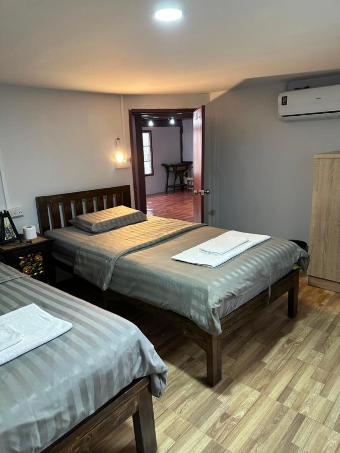 Wooden Hostel Chiang Mai Exterior photo